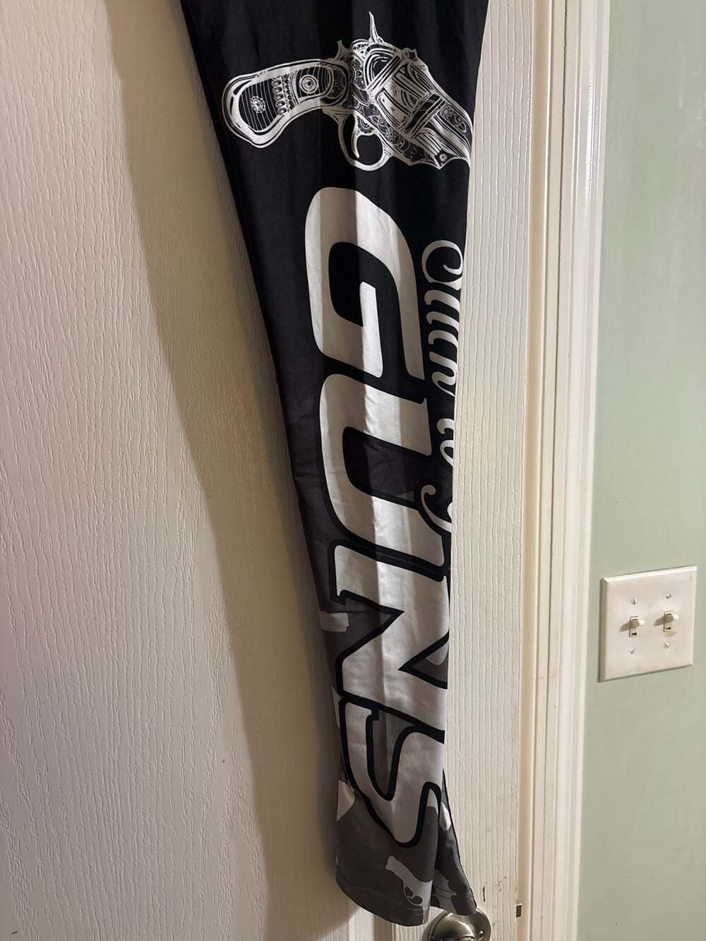 XLUSION Stick to Your Guns Graphic Leggings Size M